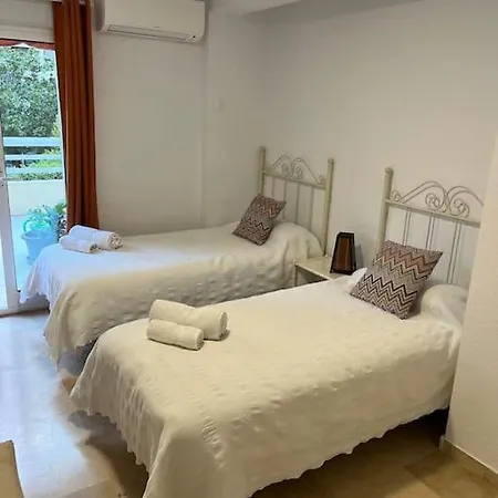 Prime Location In Center Apartment *