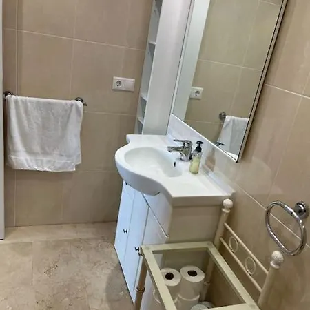 Apartment Prime Location In Center *
